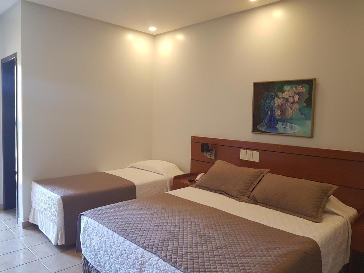 Hotel Das Palmeiras Paracatu Exterior foto