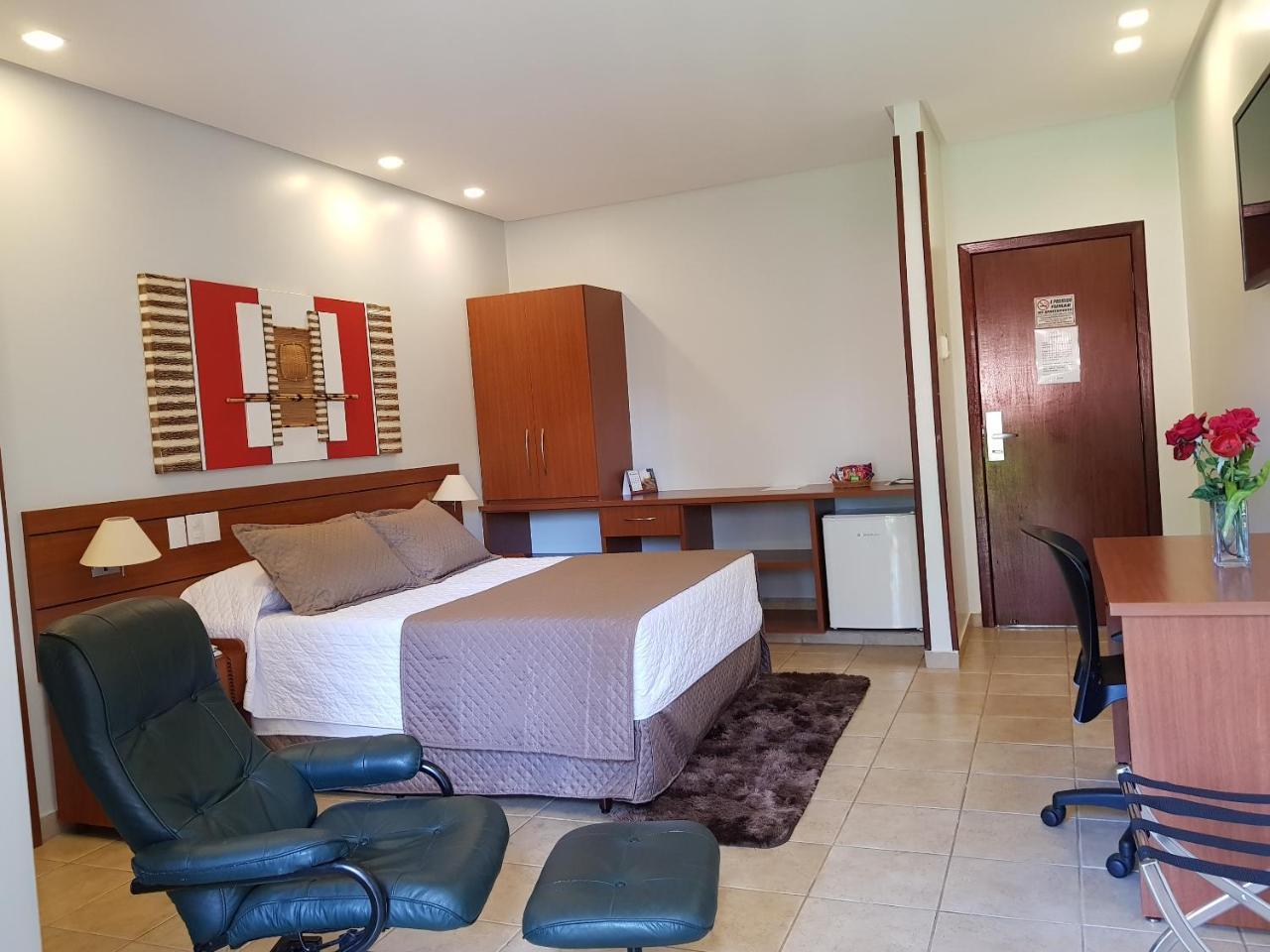 Hotel Das Palmeiras Paracatu Exterior foto