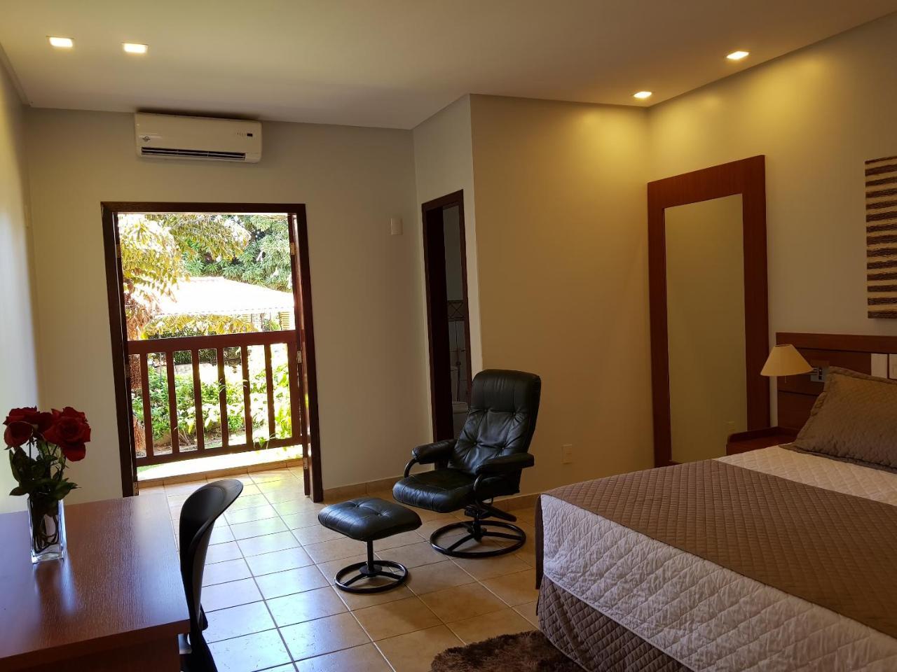 Hotel Das Palmeiras Paracatu Exterior foto